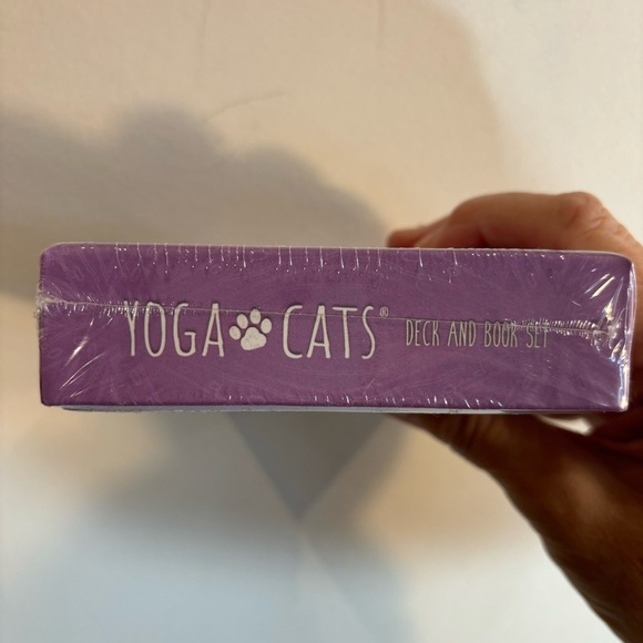 YOGA CATS Cards Written by Alison De Nicola Photography Daniel Borris NEW IN BOX - Picture 4 of 8